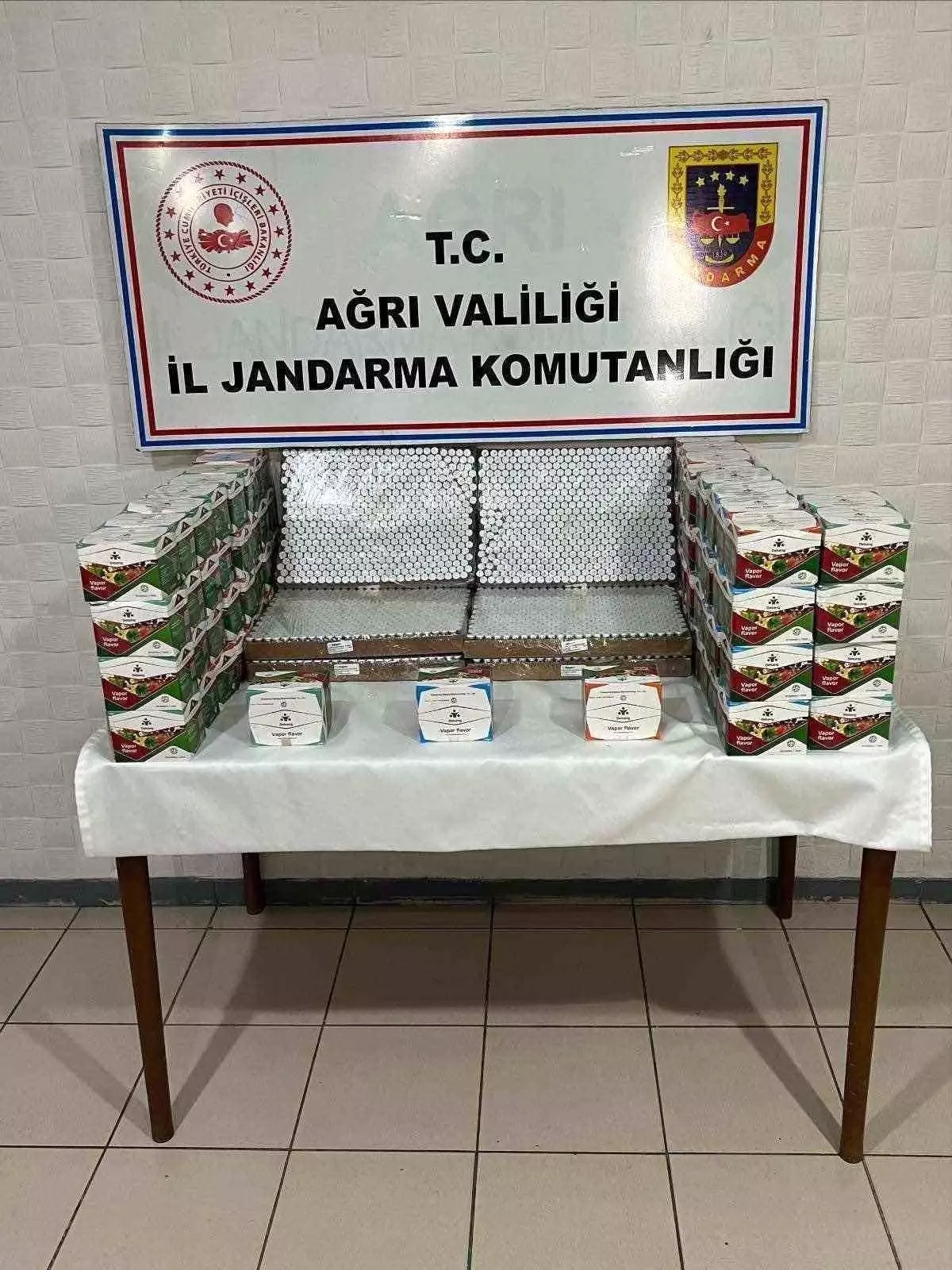 Ağrı'da Jandarma Şüpheliyi Durdu, Botoks ve Elektronik Sigara Ele Geçirildi
