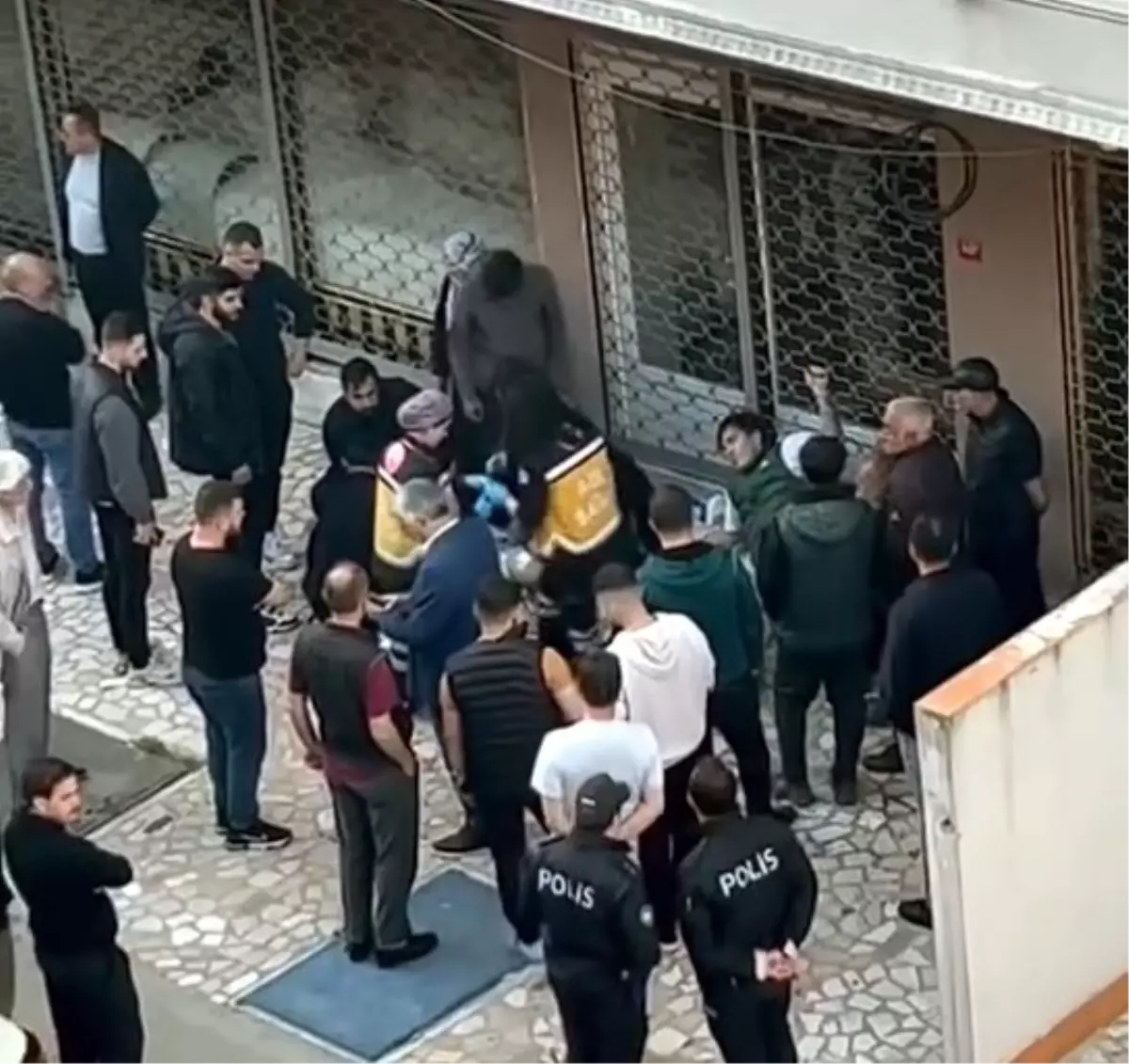 Avcılar'da Bıçaklı Kavga: İki Yaralı