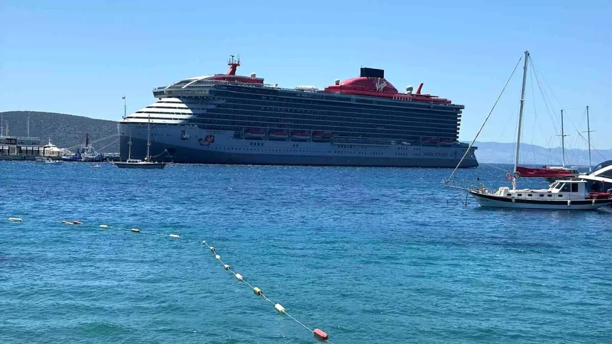 Bodrum'a Demir Attı: Dev Kruvaziyer 'Resilient Lady'