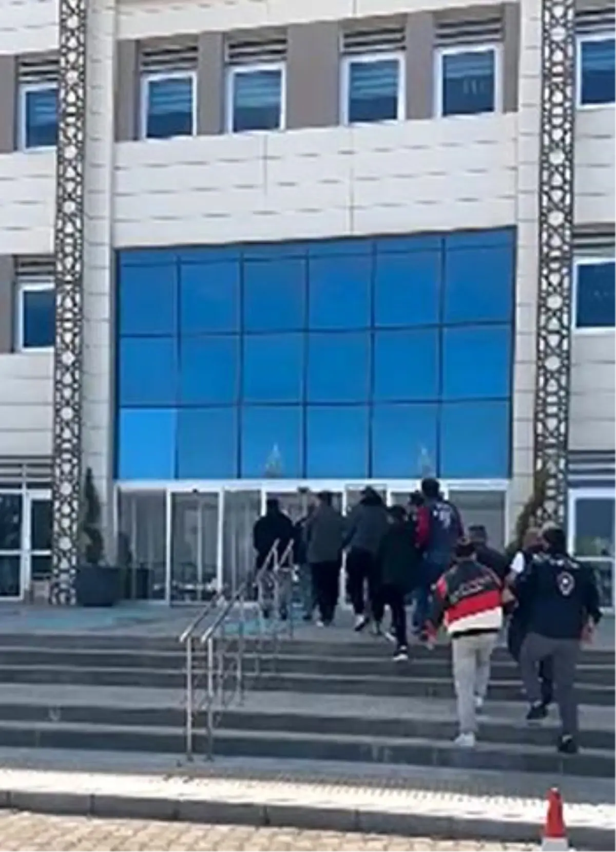 Çanakkale'de Dolandırıcılık Operasyonu: 6 Gözaltı, 2 Tutuklama
