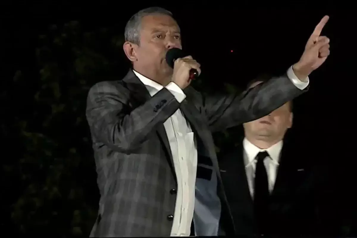CHP lideri Özel neredeyse küfür ediyordu: İkisini birlikte yuhalayın anasını...