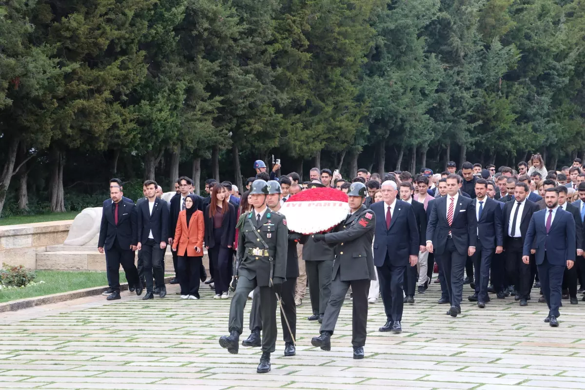 İYİ Parti Genel Başkanı Dervişoğlu, 19 Mayıs'ı Anıtkabir'de Kutladı