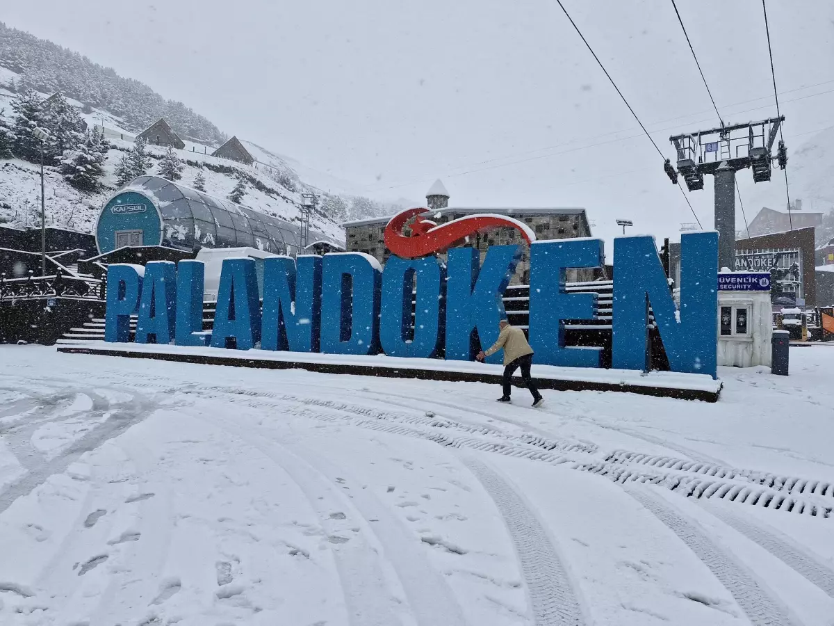 Erzurum'da Kar Yağışı Kayak Merkezini Beyaza Bürüdü