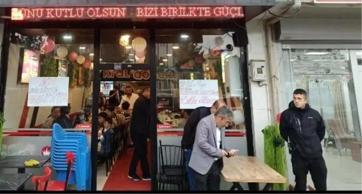 Güroymak'ta Engelliler Haftası Etkinliği: Esnaf İkramda Bulundu