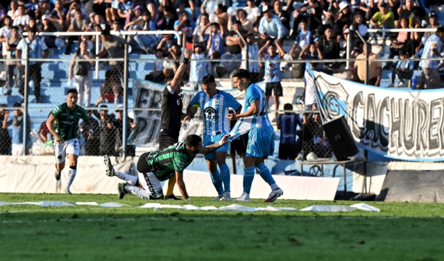 Genç futbolcunun kariyerini bitiren faul