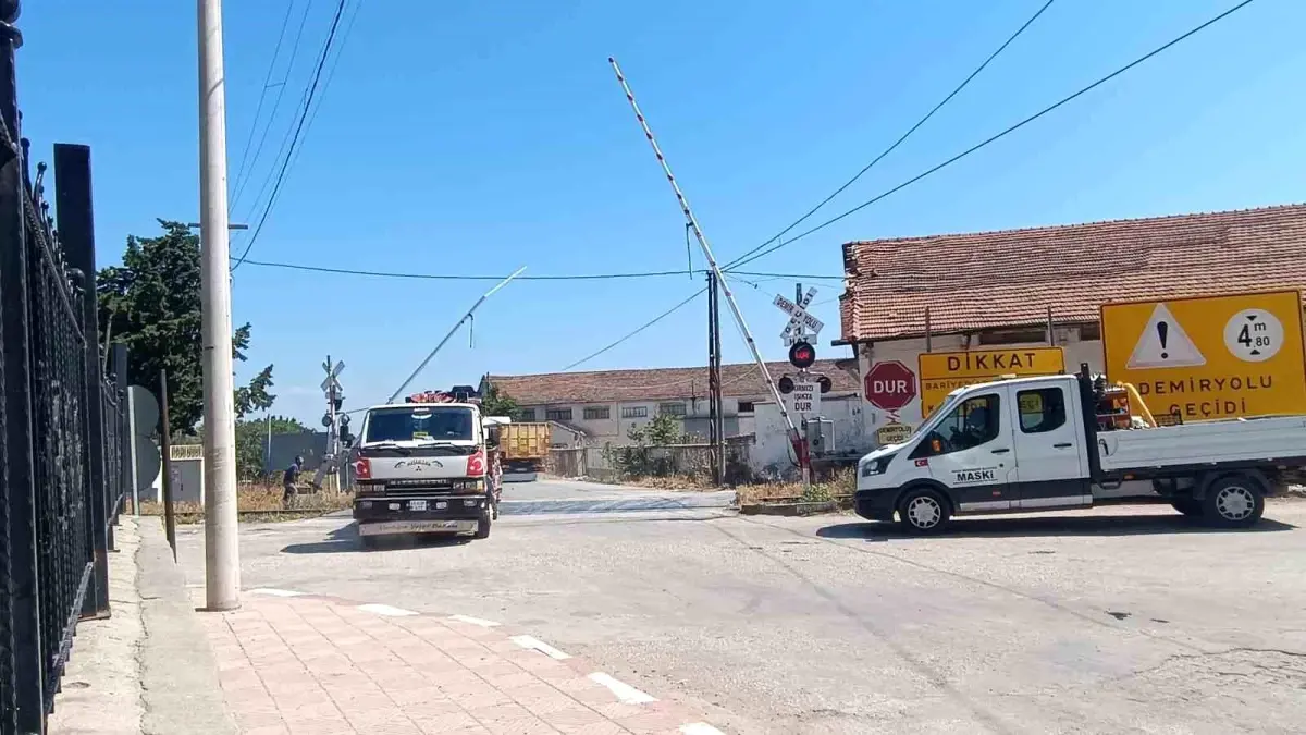 Manisa'da Hemzemin Geçit Arızası Trafiği Olumsuz Etkiledi