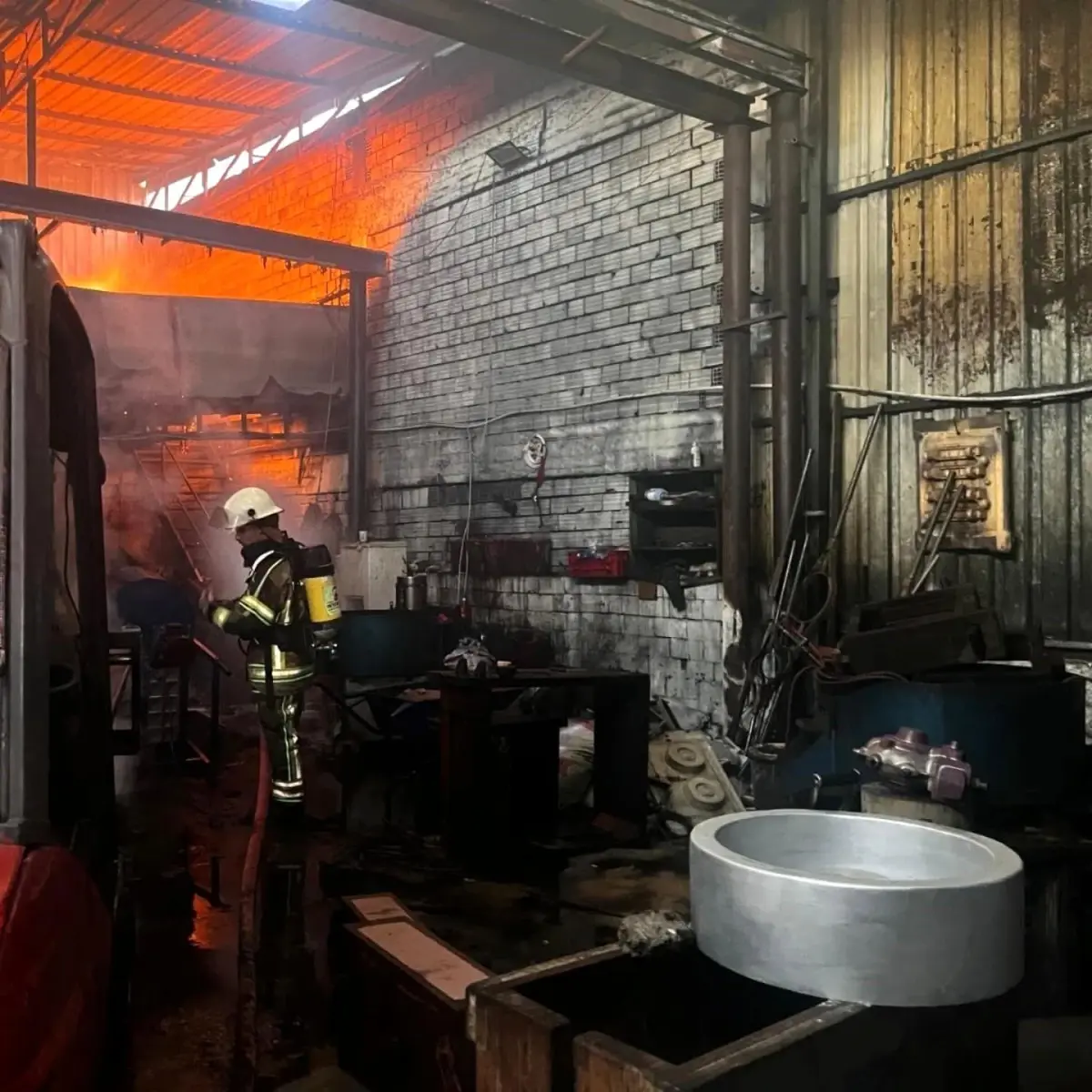 İzmir'de Metal Döküm Atölyesinde Yangın Çıktı