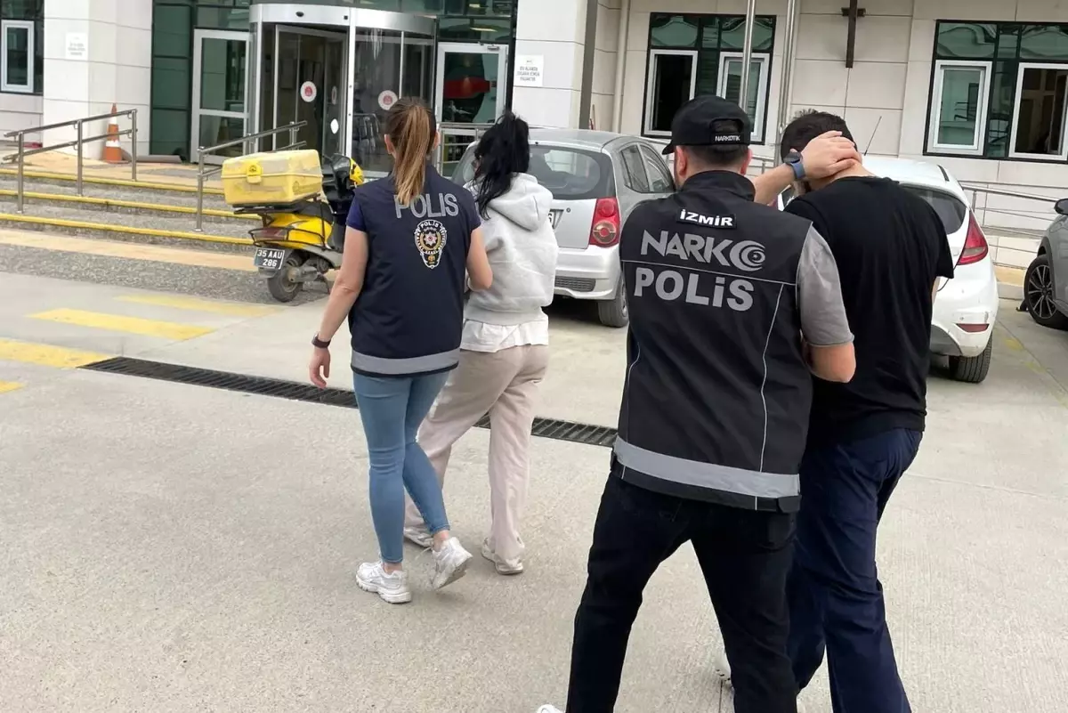 İzmir'de Torbacılara Operasyon: Yüklü Miktarda Uyuşturucu Ele Geçirildi