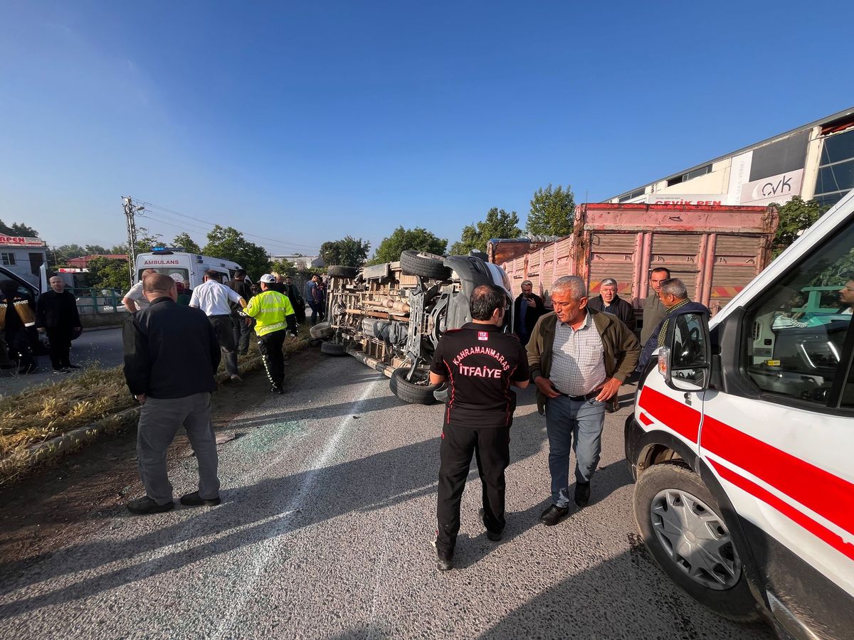 Kahramanmaraş'ta İşçi Servis Minibüsü ile Otomobil Çarpıştı: 12 Yaralı