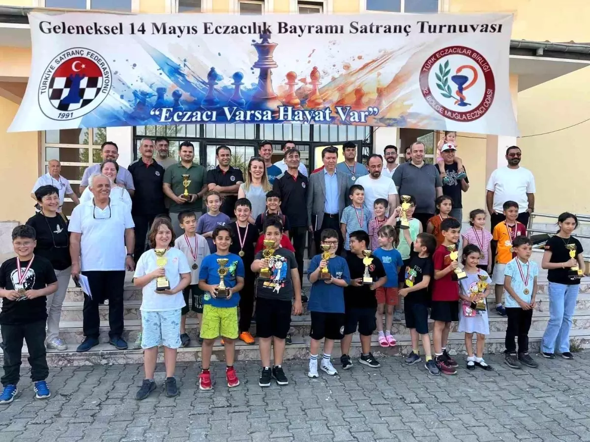 Köyceğiz'de Eczacılık Bayramı Satranç Turnuvası Büyük Mücadelelere Sahne Oldu