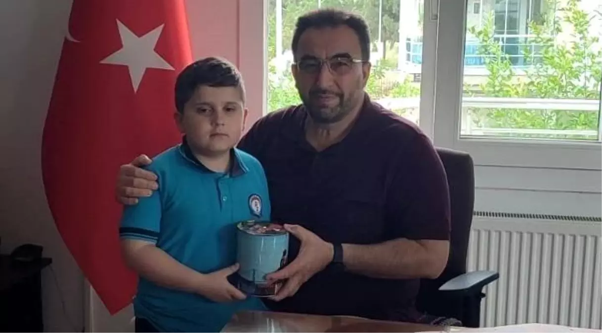 Minik Öğrenciden Hayırseverlik Örneği: Harçlıklarını Kur'an Kursuna Bağışladı