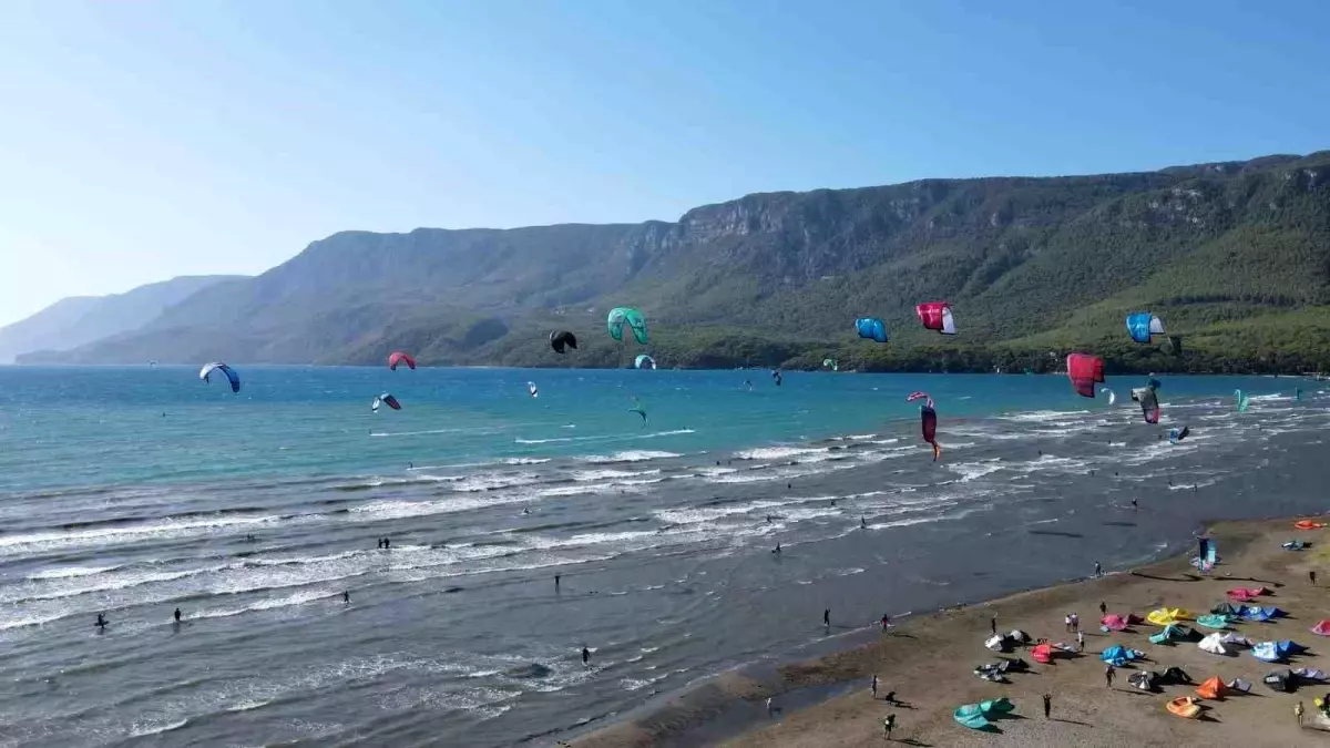 Akyaka'da Kite Sörf Şenliği ile 19 Mayıs Coşkusu