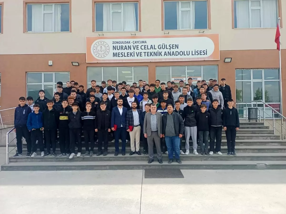 Çaycuma'da Kariyer Günleri: Mühendisler ve Teknikerler Öğrencilerle Buluştu
