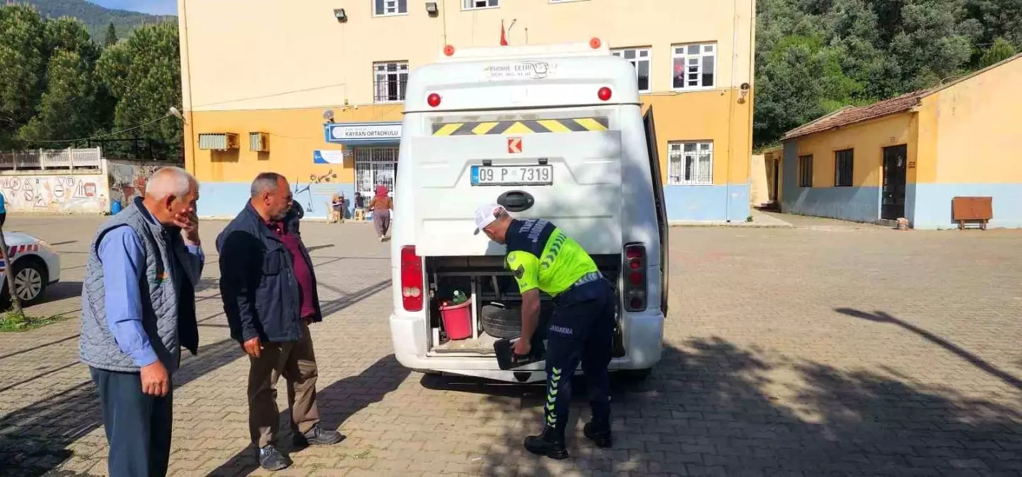 Aydın'da Okul Çevreleri ve Servis Araçlarına Denetim: 5 Kişi Yakalandı
