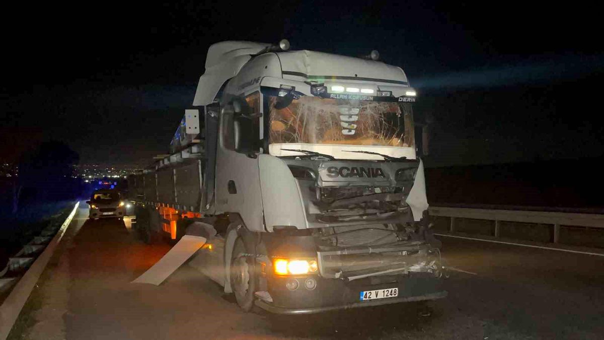 Eskişehir'de Tır Kazası: Sürücü Hastaneye Kaldırıldı