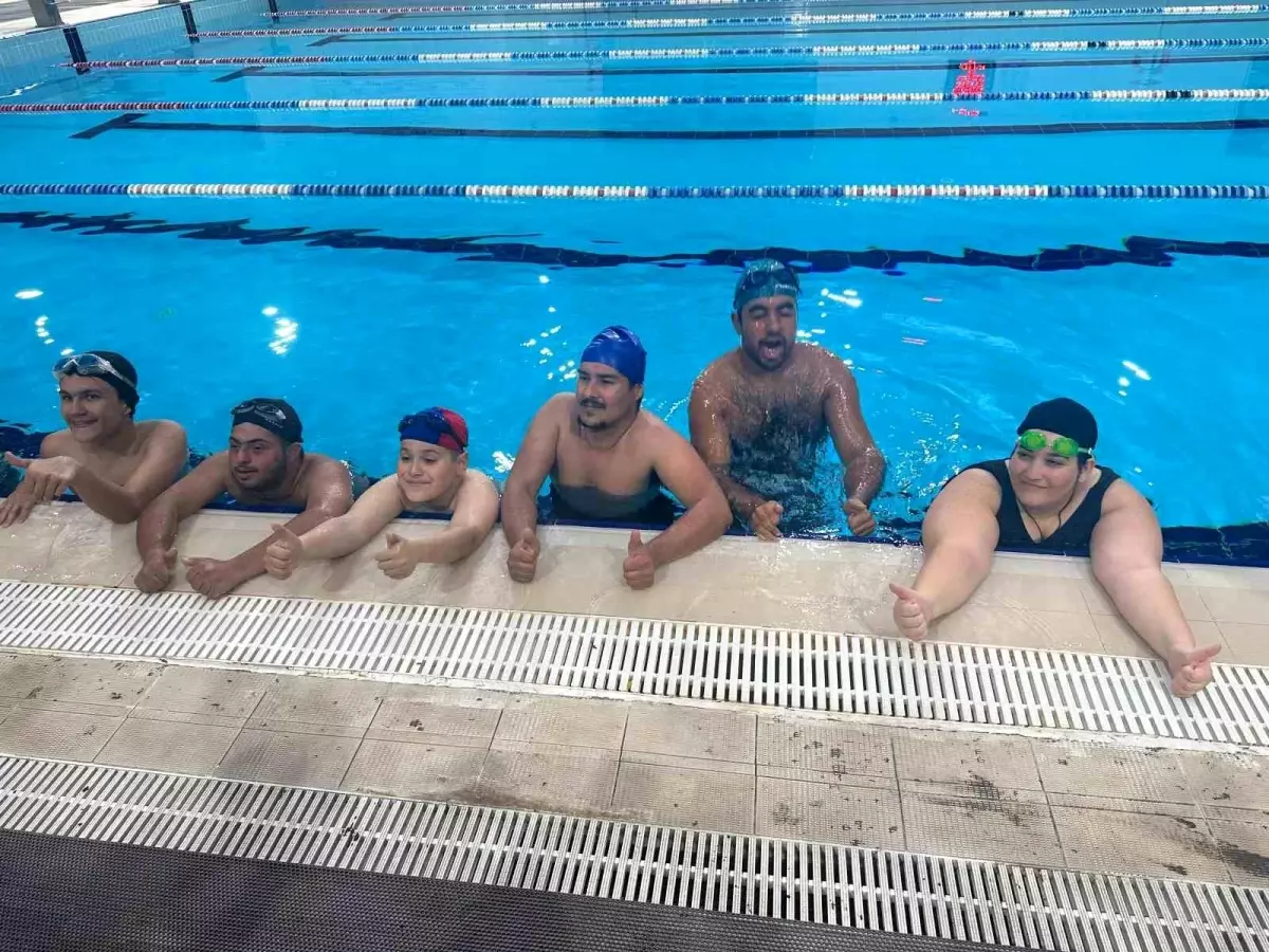 Adıyaman'da Özel Sporcular Yüzme Yarışmasında Renklilik ve Coşku
