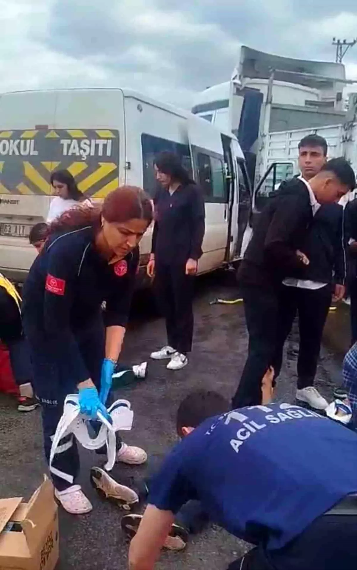 Şanlıurfa'da Öğrenci Servisine Tır Çarptı: 6 Yaralı