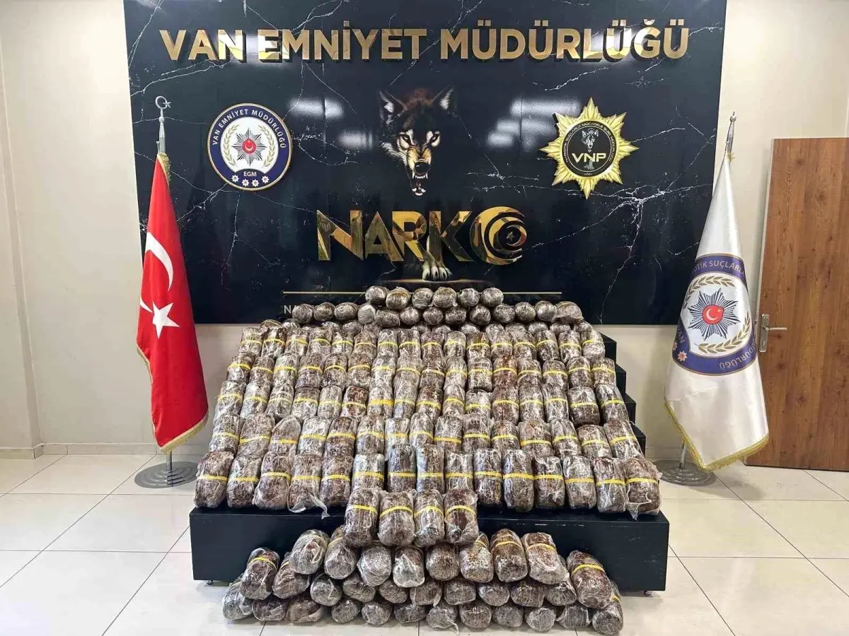 Van'da 84 Kilo Esrar Ele Geçirildi, 2 Şüpheli Tutuklandı