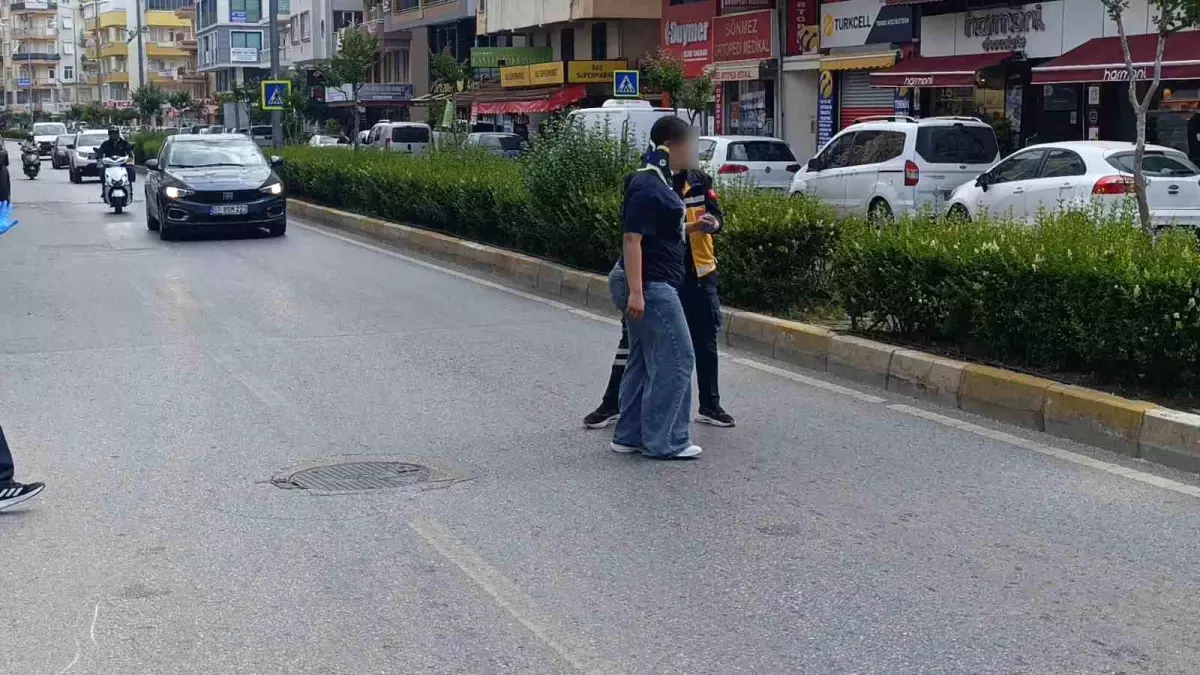 Antalya'da Yaya Geçidini Kullanmadığı İçin Motosikletin Çarptığı 15 Yaşındaki Kız Çocuğu Yaralandı