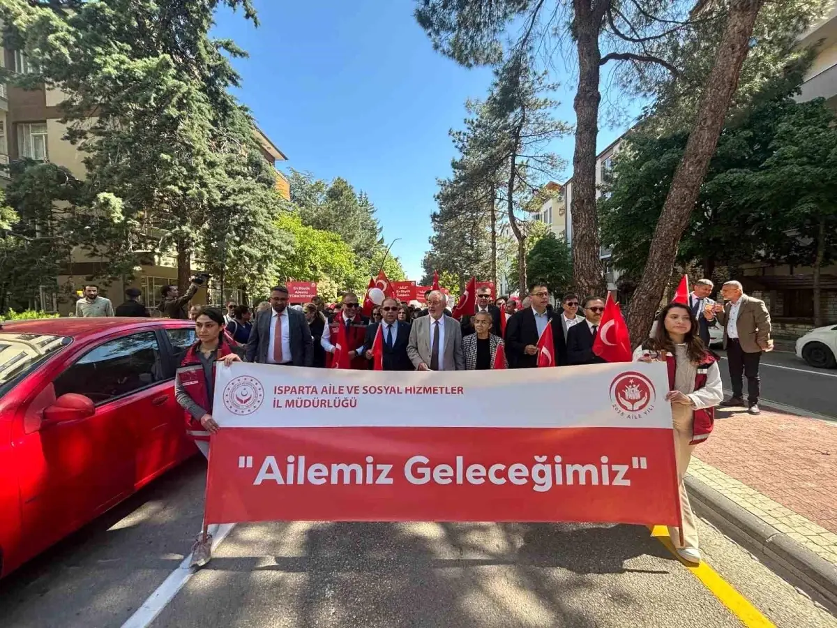 Isparta'da Aile Farkındalık Yürüyüşü Düzenlendi
