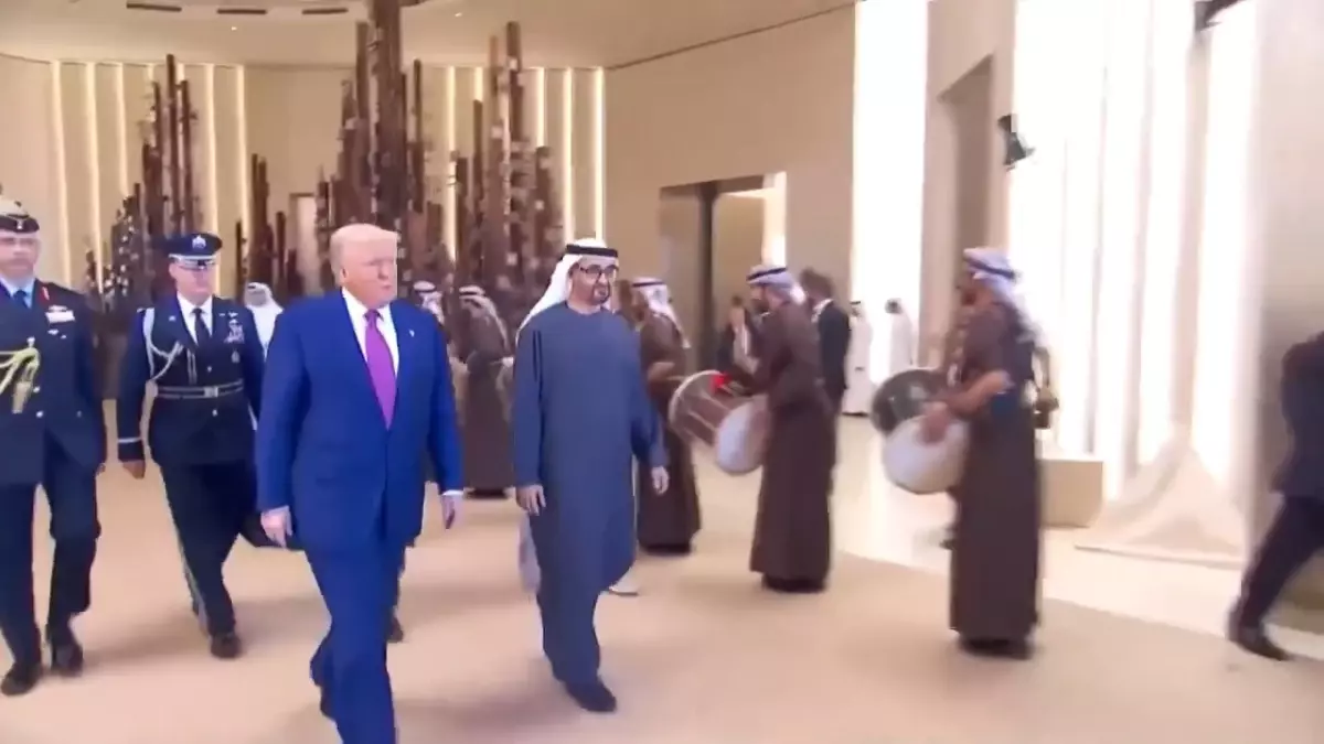 Trump, Birleşik Arap Emirlikleri'nde Resmi Törenle Karşılandı