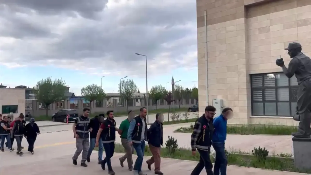Afyonkarahisar'da Fuhuş Operasyonu: 12 Kadın Kurtarıldı, 4 Kişi Tutuklandı