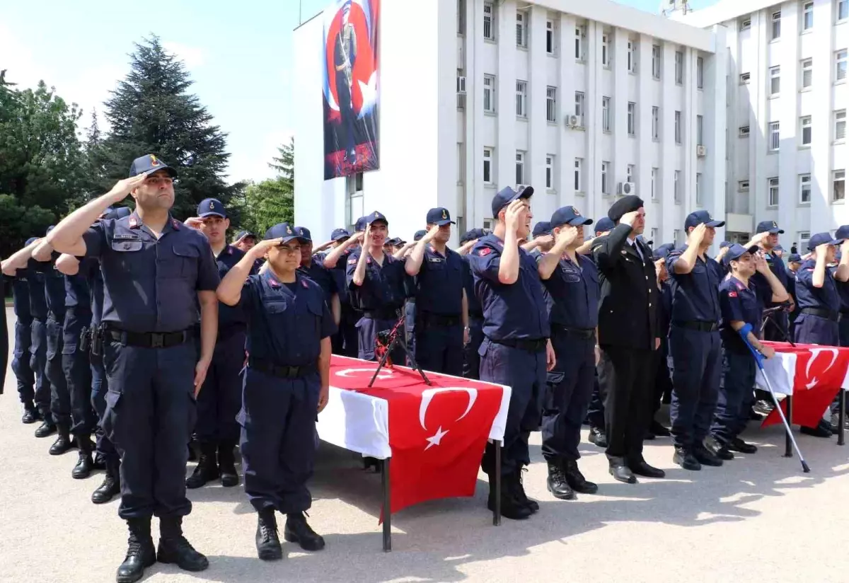 Ankara'da 52 özel gereksinimli genç ettikleri yeminle bir günlüğüne asker oldu