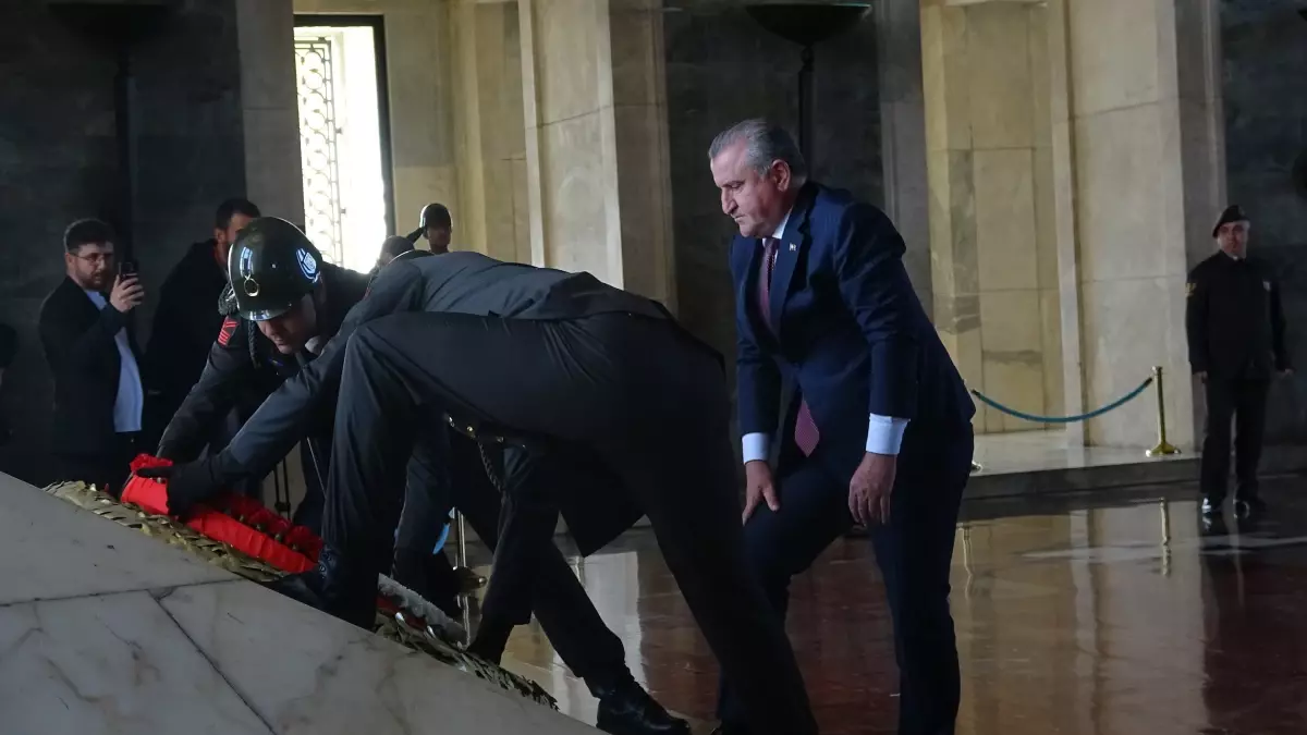 Gençlik ve Spor Bakanı Anıtkabir'i Ziyaret Etti