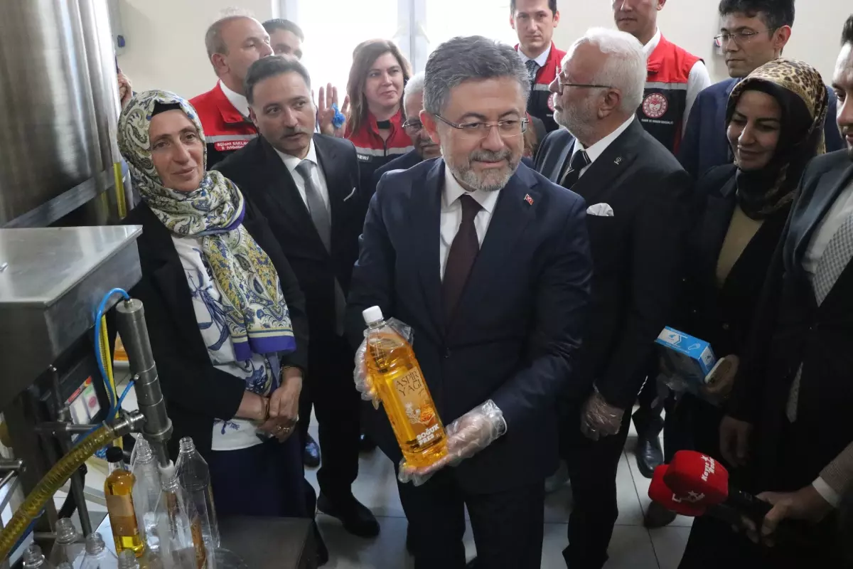 Bakan Yumaklı, Ağırnas Kadın Kooperatifini Ziyaret Etti