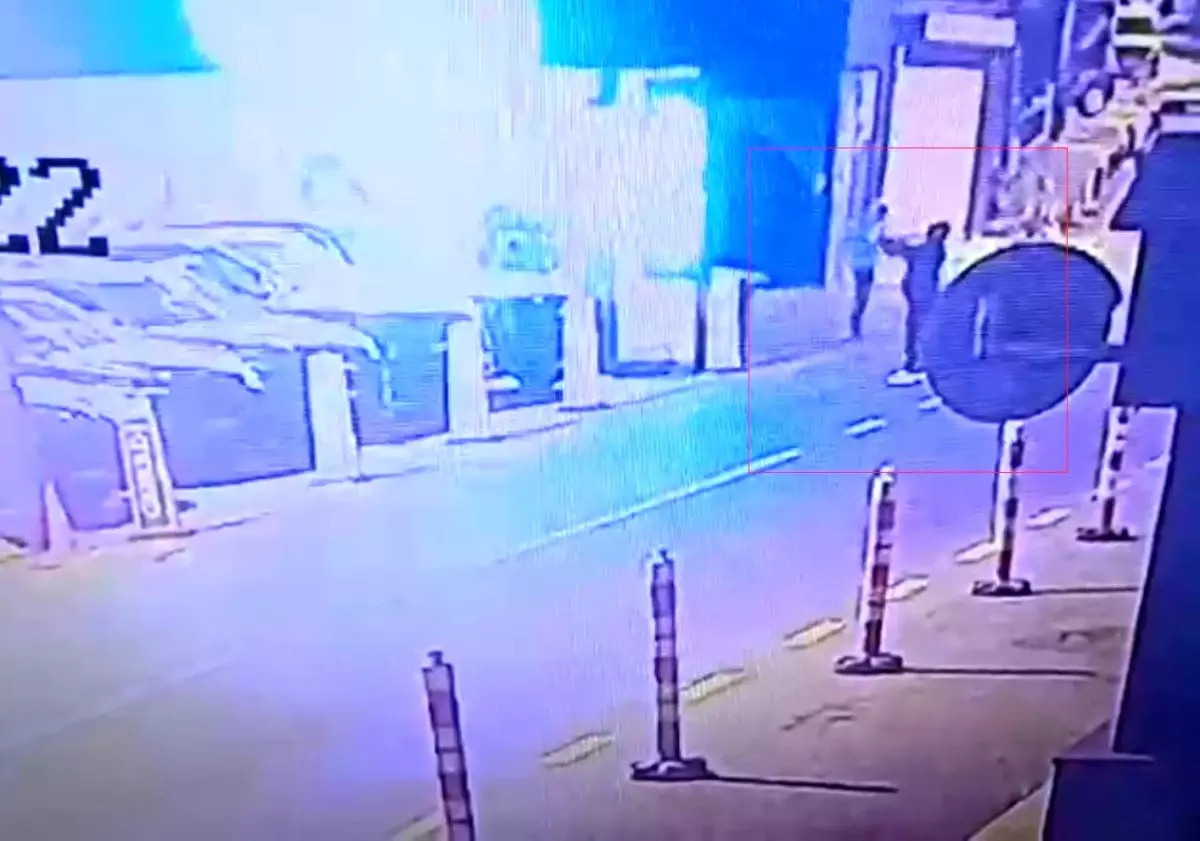 Lüks Oto Galerisine Kurşun Yağdıran 15 Yaşındaki Çocuk Yakalandı