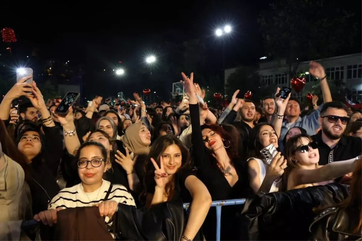 BEUN FEST'25: Erdem Kınay Konseri Öğrencilere Unutulmaz Anlar Yaşattı
