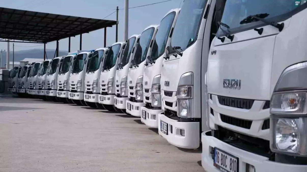 Bursa Ağır Vasıta'dan Bekiroğlu Pazarlama ve Kıymak Gıda'ya 24 Yeni Isuzu Araç Teslimatı