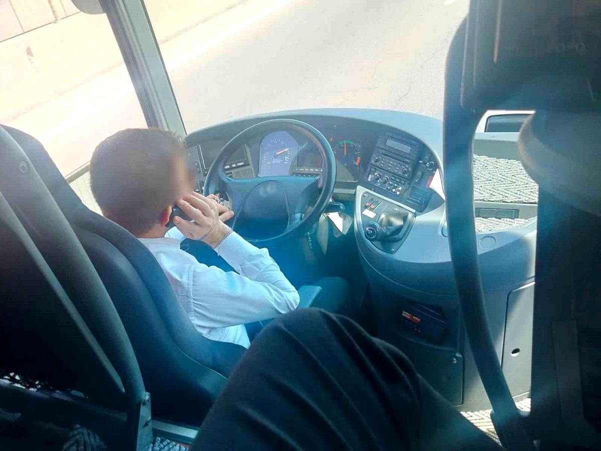 Mersin'de Cep Telefonu ile Konuşan Otobüs Şoförüne 5 Bin 327 TL Ceza