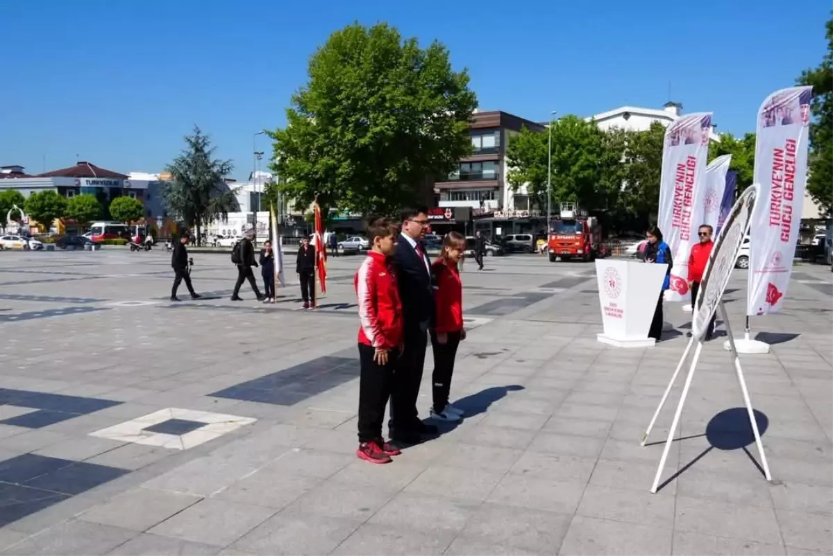 Düzce'de Gençlik Haftası Töreni Düzenlendi