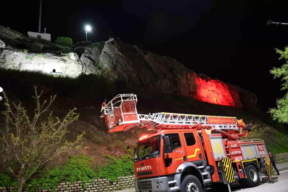 Kayalıklara Çıkan Şahıs İntihar Girişiminde Bulundu