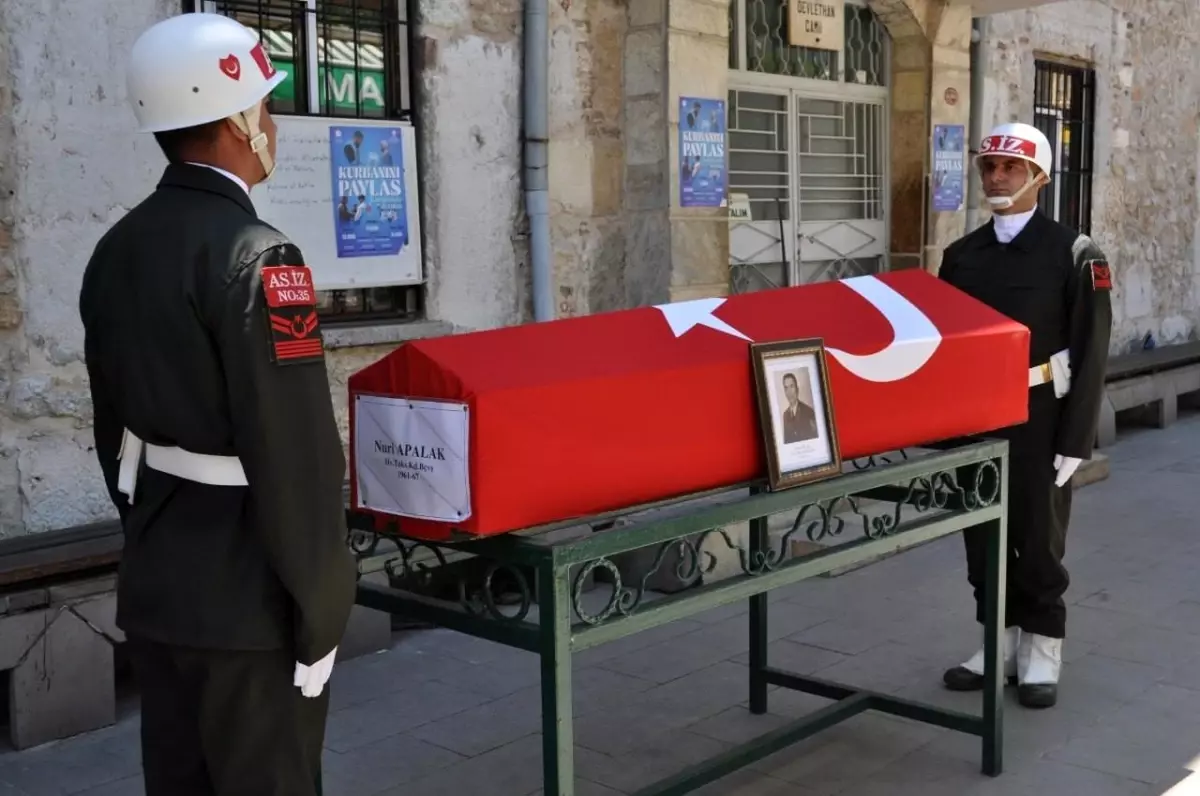 Emekli Havacı Teknisyen Nuri Apalak, Askeri Törenle Defnedildi