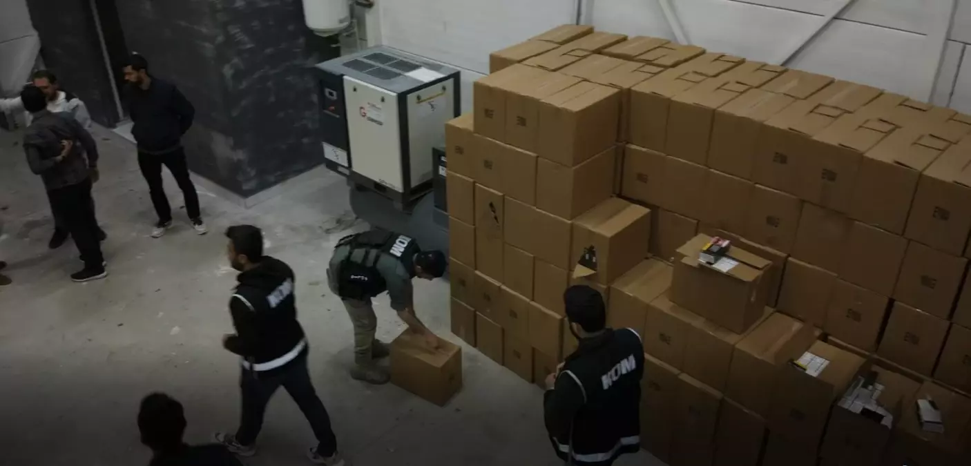 Sakarya'da Kaçak Makaron Operasyonu: 3 Milyon 820 Bin Boş Makaron Ele Geçirildi