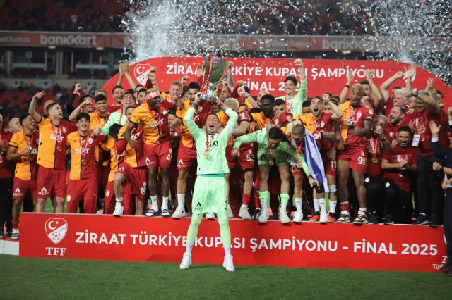 Galatasaray players lifted the Turkey Cup