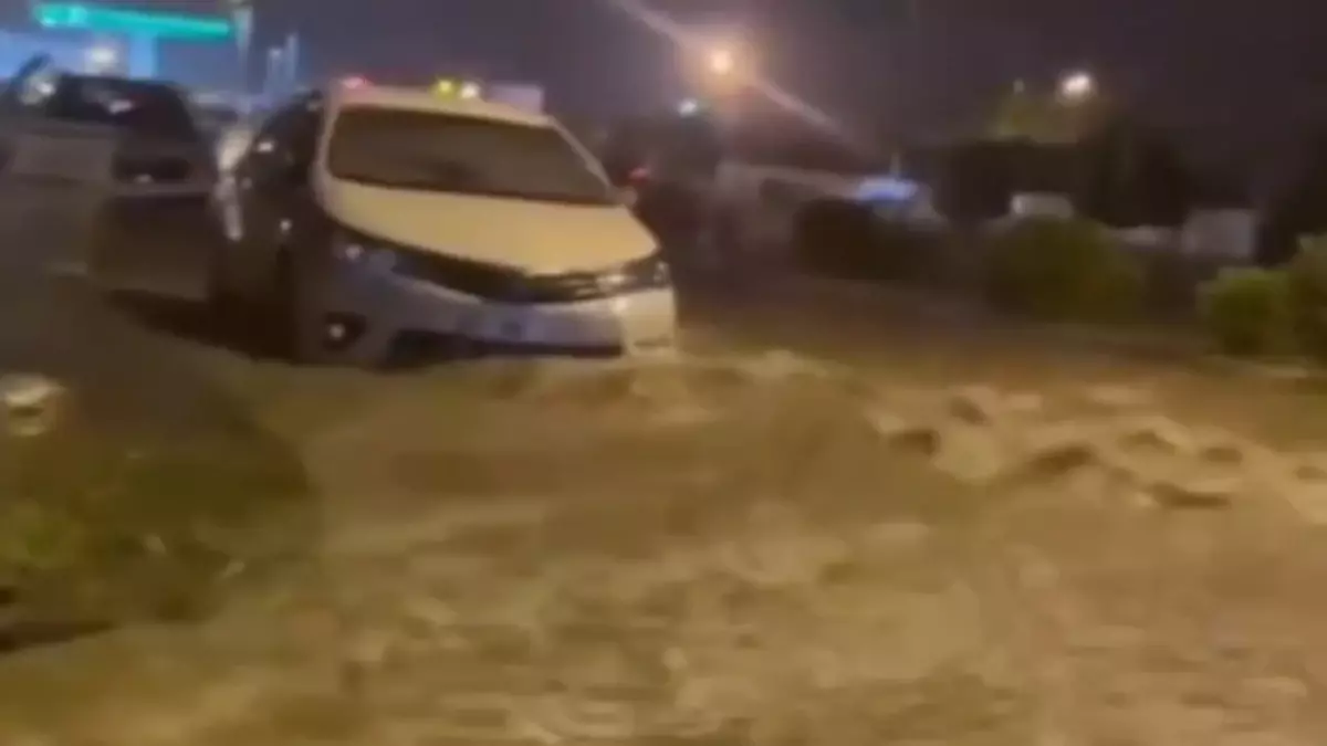 Hatay'da Sağanak ve Dolu Yağışı Su Baskınlarına Neden Oldu