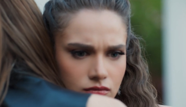 Hudutsuz Sevda Zeynep diziden ayrılıyor mu?