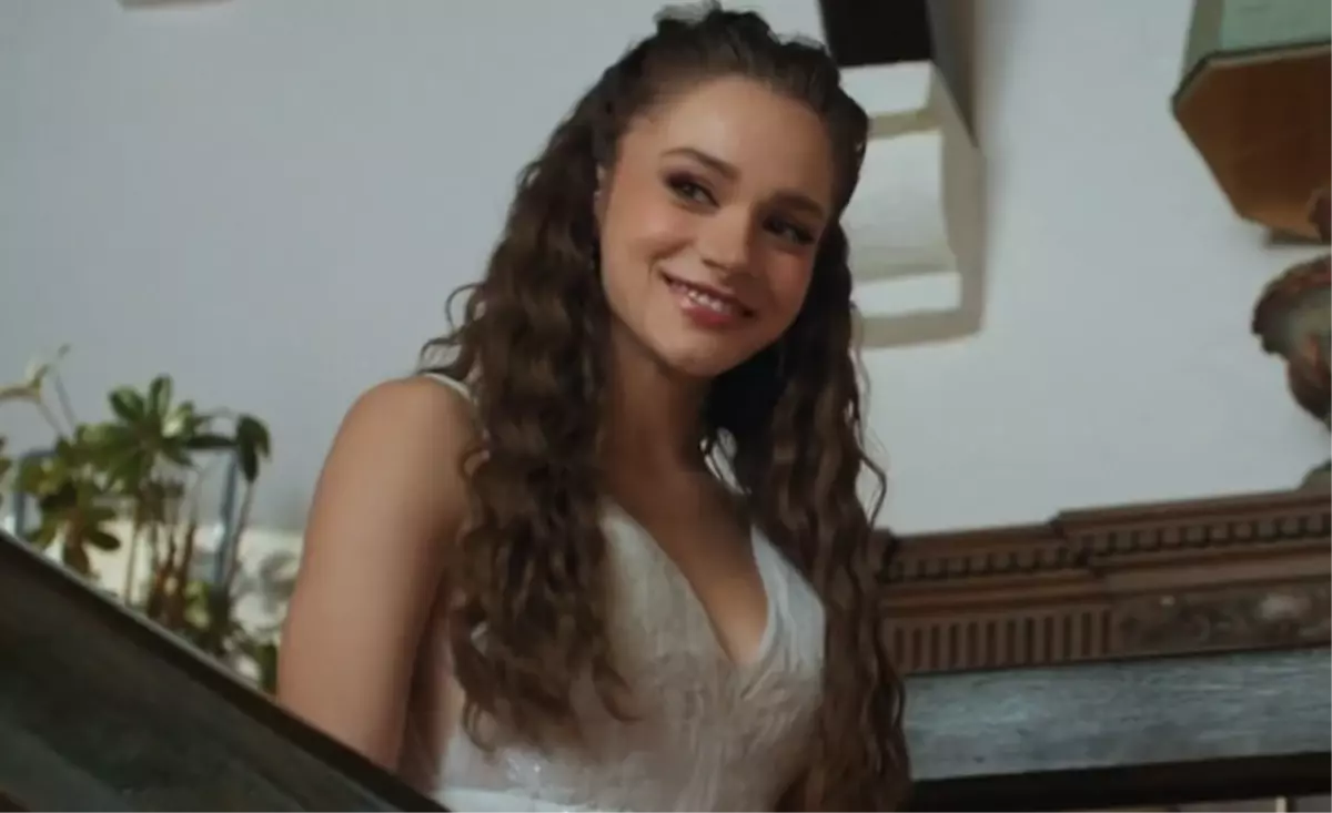 Hudutsuz Sevda Zeynep diziden ayrılıyor mu?