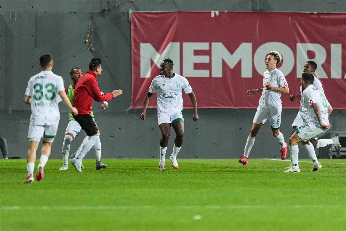 İstanbul'da muhteşem geri dönüş! İstanbulspor yıkıldı, Boluspor yarı finalde