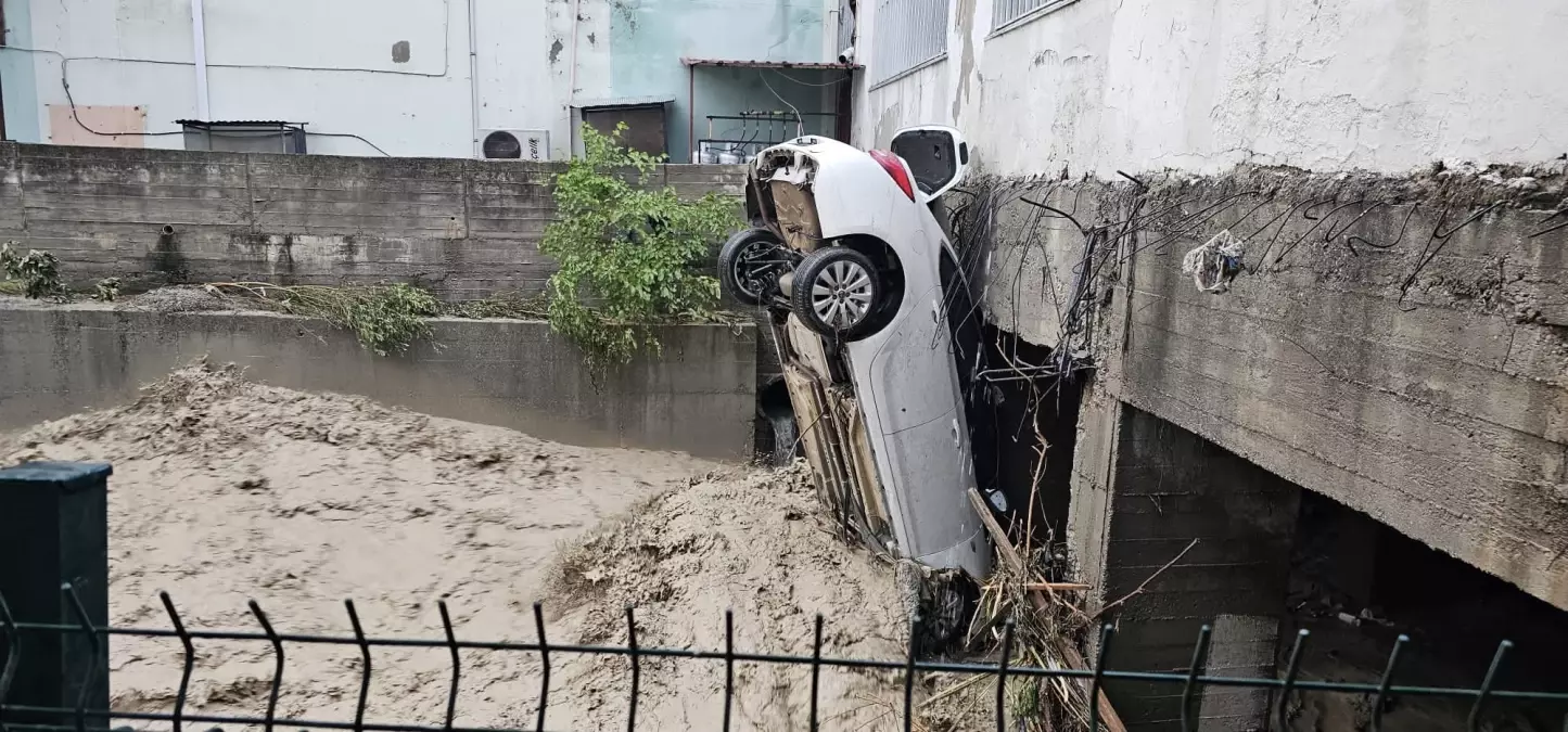 Kadirli'de Sağanak Yağış Sel Felaketine Sebep Oldu