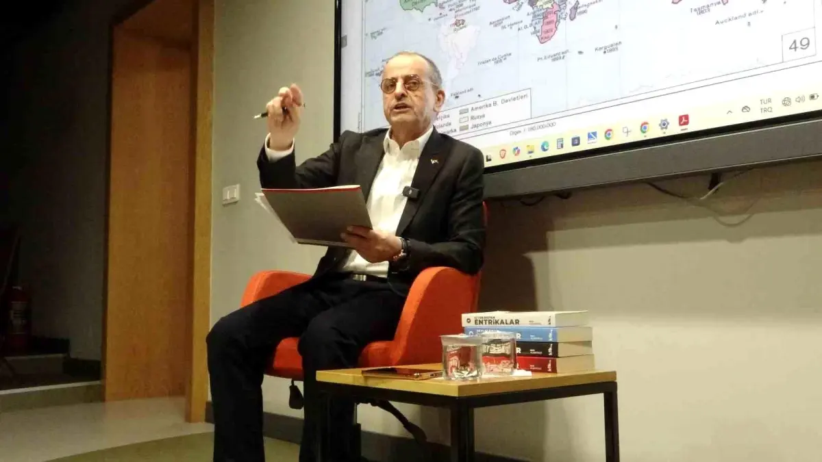 Nuh Albayrak, Öğrencilerle 'İçten Dıştan Entrikalar' Üzerine Söyleşi Gerçekleştirdi