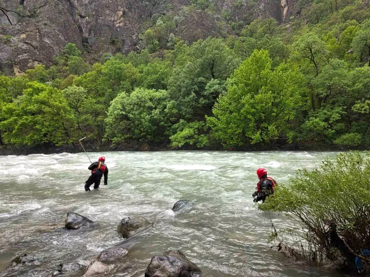 Hakkari'de Kaybolan 16 Yaşındaki Neçir Kom'un Arama Çalışmaları Devam Ediyor