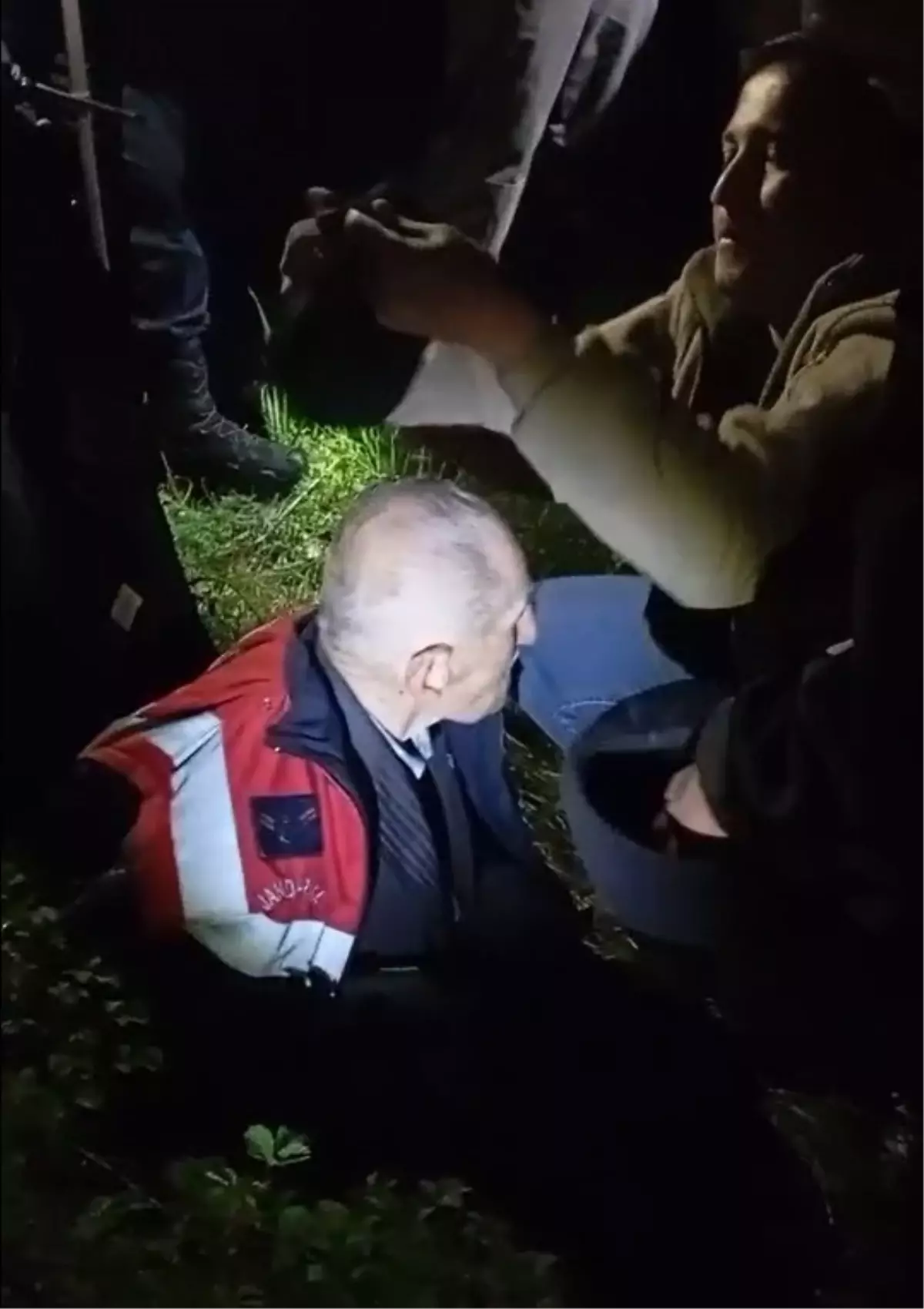 92 Yaşındaki İsmet Mercimek Ormanda Kayboldu, Jandarma ve AFAD Tarafından Bulundu