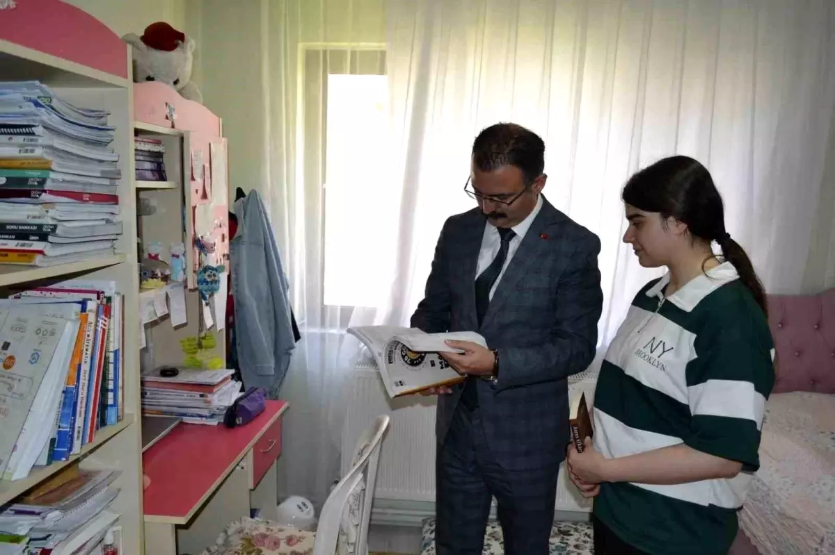 Kaymakam Ateş, Öğrencilere Ev Ziyareti Gerçekleştirdi