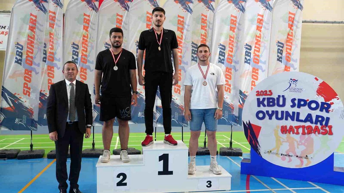 Karabük Üniversitesinde Renkli Spor Oyunları Düzenlendi