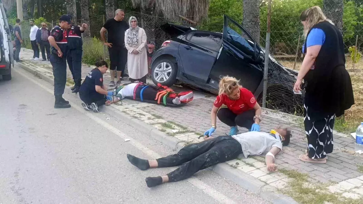 Manavgat'ta 14 Yaşındaki Çocuğun Kullandığı Otomobil Kaza Yaptı