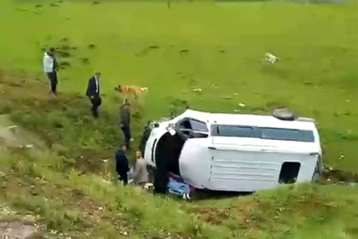 Bitlis'te Minibüs Kazası: 5 Yaralı